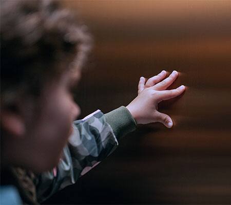 Pievienojiet izcilu apdares pieskārienu ar jaunajiem materiāliem